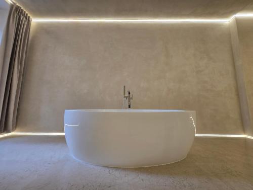 DUNE at Spanish Steps Luxury Apartment-Suite photo 46