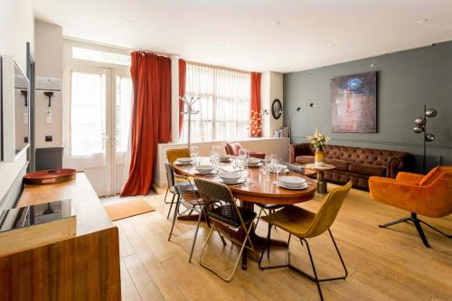 Place des Vosges Apartment with Air Conditioning