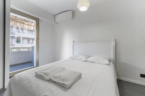COZYSTAY - Brand new 3 bedrooms 2min walk to carlton hotel