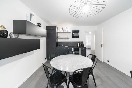 COZYSTAY - Brand new 3 bedrooms 2min walk to carlton hotel