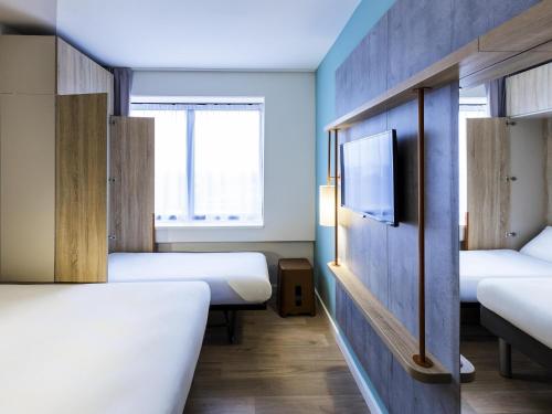 Кровать или кровати в номере ibis budget Amsterdam City South