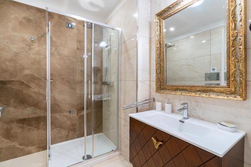 Ένα μπάνιο στο Villa Floyd Charming Rooms