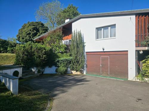 Peaceful family villa close to Geneva city center