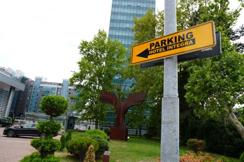 a yellow parking sign on a pole in a city at Apart-hotel Integra in Banja Luka