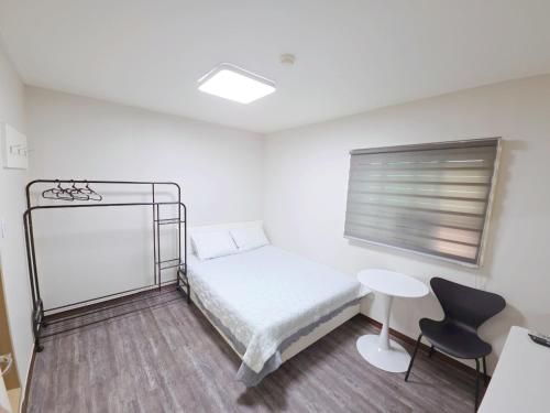 Ένα ή περισσότερα κρεβάτια σε δωμάτιο στο HILL HOUSE motel