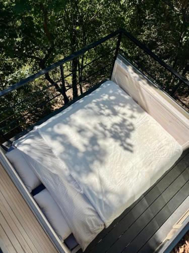 Fotografie z fotogalerie ubytování Furo Treehouse v destinaci Barajevo
