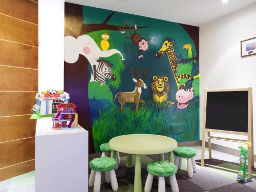 a childrens room with a mural of animals on the wall at Ibis Styles Bari Giovinazzo in Giovinazzo