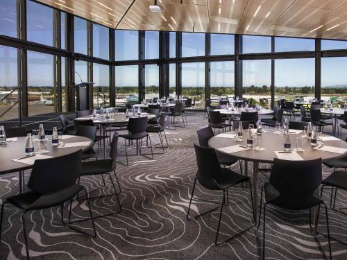 Restoran atau tempat lain untuk makan di Novotel Christchurch Airport