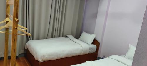 Llit o llits en una habitació de Kaphihomes