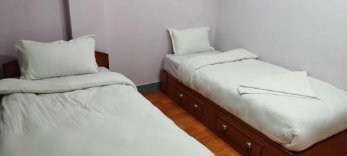 Llit o llits en una habitació de Kaphihomes