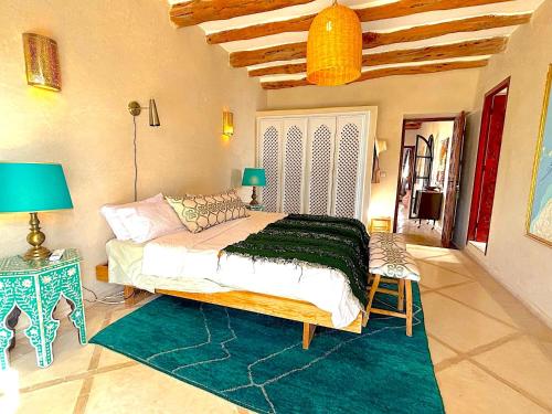 Una cama o camas en una habitación de Palais Nouria