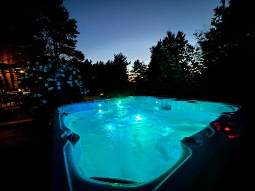 Fotografie z fotogalerie ubytování Domek LAVENDA z widokiem na rzekę - Basen, Jacuzzi, Sauna - Magiczny ogród - 0,5ha prywatnej przestrzeni v destinaci Zawady