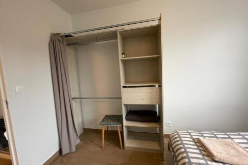 Ένα ή περισσότερα κρεβάτια σε δωμάτιο στο L'Horizons Havrais