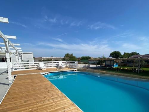 a large swimming pool on the roof of a building at Oliwood Beach - Fama in Oliva