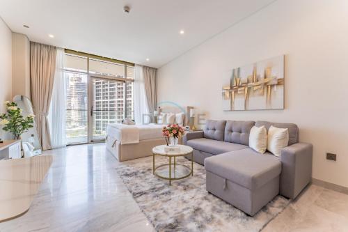 Furnished Studio with Burj Khalifa View, Near Dubai Water Canal, with Easy Access to Downtown, Peninsula Five - 3, Business Bay by Deluxe Holiday Homes