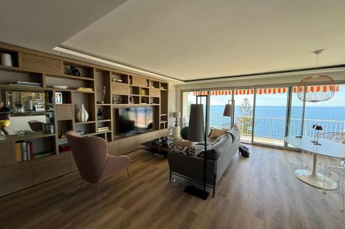 Superb apartment with exceptional sea view