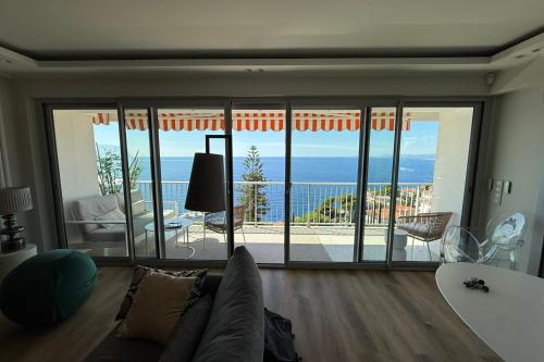 Superb apartment with exceptional sea view