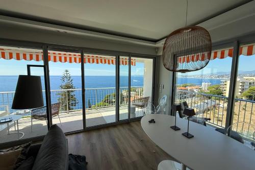Superb apartment with exceptional sea view