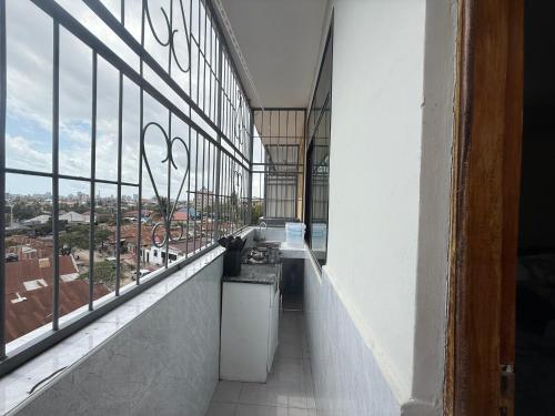 Un edificio con vistas a una ciudad a través de las ventanas. en King luxury bedroom, en Dar es Salaam