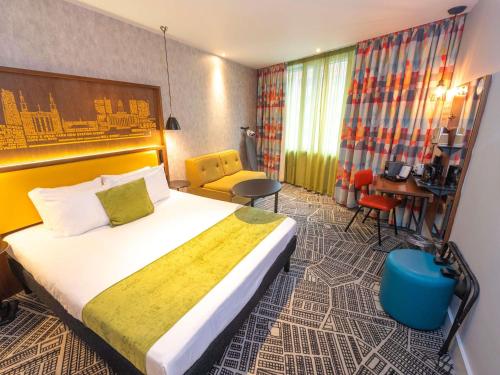 a hotel room with a bed and a desk at ibis Styles Leeds City Centre Arena in Leeds