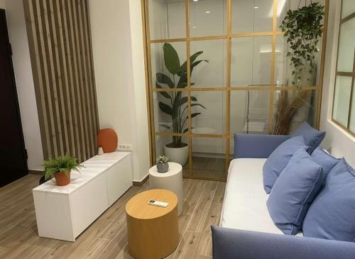 Athens at Your Doorstep Chic Syntagma Apartment