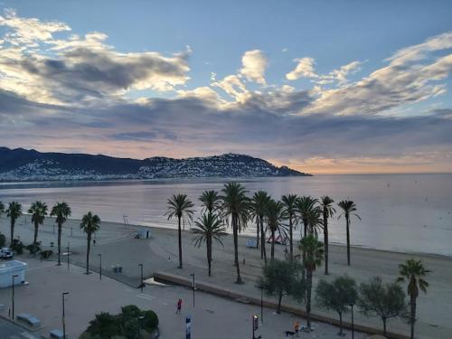Apartamento con Terraza cerca del Mar