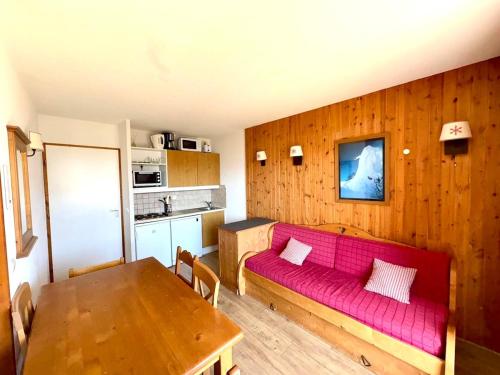 Køkken eller tekøkken på Appart 6 pers à 1800m, vue superbe, ski aux pieds