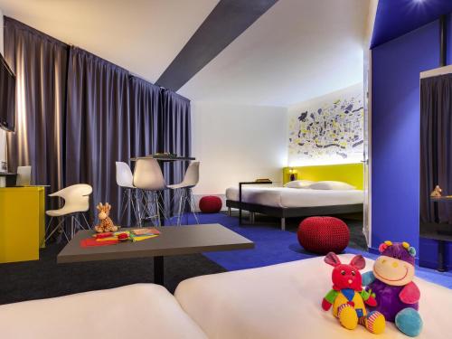 a room with a couch and a bed and a table at ibis Styles Nantes Centre Gare in Nantes
