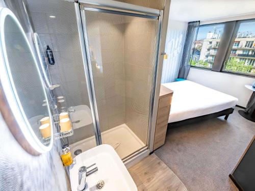 a bathroom with a shower and a sink at ibis Styles Paris 16 Boulogne in Paris