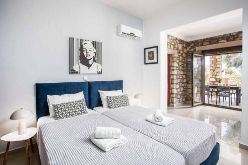 Ένα ή περισσότερα κρεβάτια σε δωμάτιο στο Aggelina Pefkos