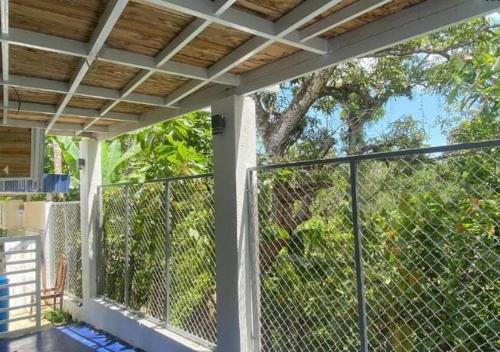 a screened porch with a fence and a tree at Villa Machepa 