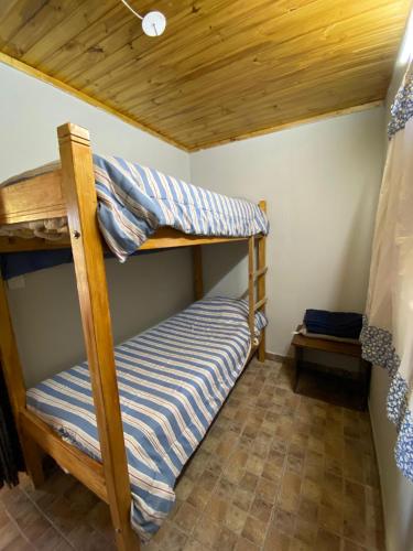 En eller flere senge i et værelse på Cabañas bola 8