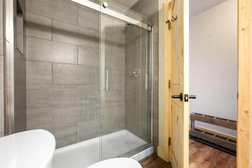 Koupelna v ubytování Rocky Mountain Retreat