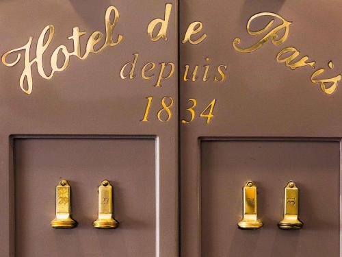 a sign for a hotel room with the words hotel age eighty eighty eighty four at Mercure Moulins Centre Hôtel de Paris in Moulins