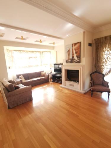 Luxurious maisonette 4 metro stops to Acropolis