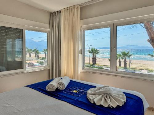 a bedroom with a bed with a view of the beach at Villa Plaj in Kusadası
