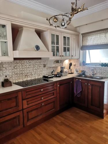 Luxurious maisonette 4 metro stops to Acropolis