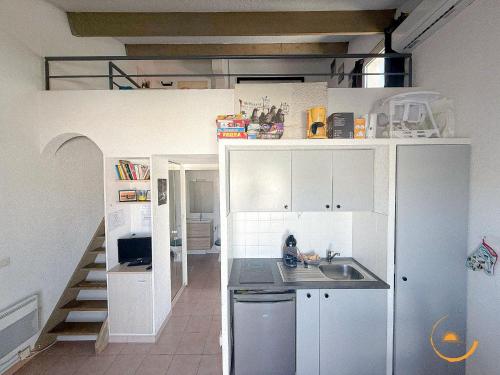 Dapur atau dapur kecil di South Side, Pool, BBQ and AIR CONDITIONING
