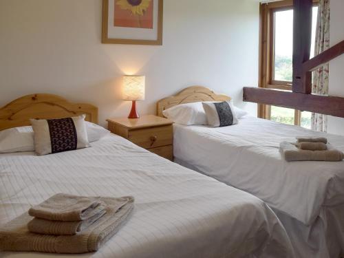 Una cama o camas en una habitación de Bay - E4482