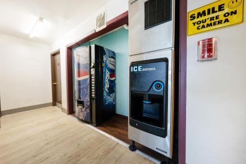 a room with two vending machines in a room at Best Value Inn by OYO Portland OR South East in Portland