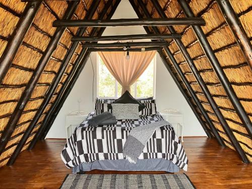 Χώρος καθιστικού στο Tshiamo Bush Chalet