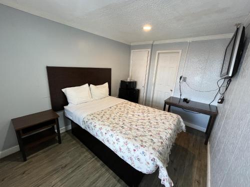 Ένα ή περισσότερα κρεβάτια σε δωμάτιο στο Richmond Motel