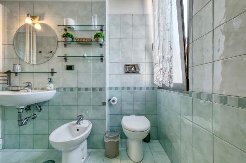 a bathroom with a toilet and a sink at Honey Terminal in Bologna