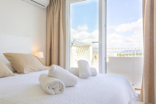 Postel nebo postele na pokoji v ubytování Luisamar Sea View