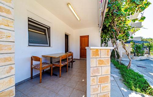 Ban công/sân hiên tại Pet Friendly Apartment In Viganj With Lake View