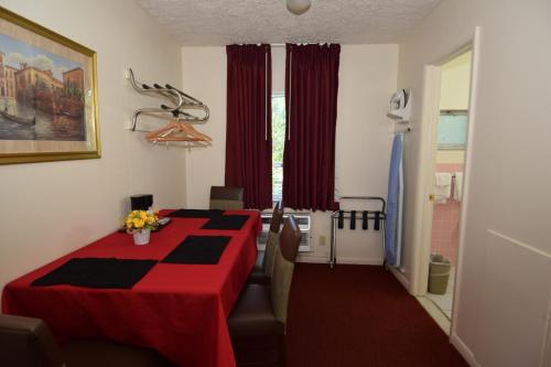 Φωτογραφία από το άλμπουμ του Knights Inn Oswego East σε Oswego