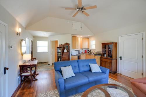 Χώρος καθιστικού στο Colfax Getaway with Hot Tub, Mountain Views!