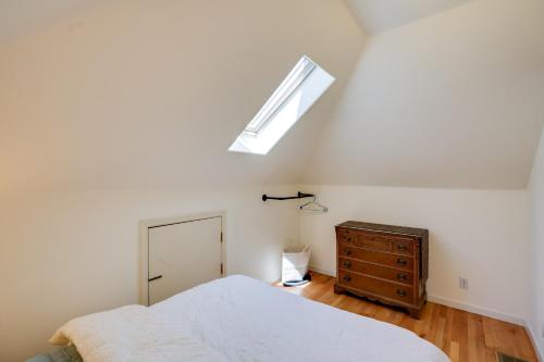 Ένα ή περισσότερα κρεβάτια σε δωμάτιο στο Colfax Getaway with Hot Tub, Mountain Views!