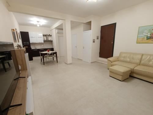 a living room with a couch and a table at Residenza Orchidea in Tarquinia