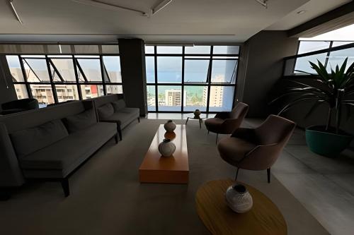Loft com varanda 100 metros do mar Ponta Verde Ed Time 923にあるシーティングエリア